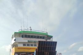Lima hari ditunda, pelayaran antarpulau di Tual kembali beroperasi pasca cuaca buruk