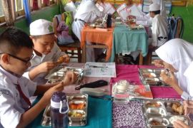 40 sekolah TK-SMP di Ambon terima program Makan Bergizi Gratis