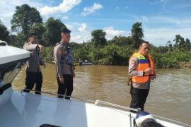 Kapolda Kaltara Turun Langsung ke Lokasi Kecelakaan Speedboat di Sungai Kayan