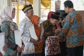 Sultan HB X serahkan 222 "serat palilah", warga Sleman bisa manfaatkan tanah tapi tidak bisa dijual