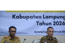 Asisten Bidang Ekubang Pemkab Lamteng buka acara forum konsultasi