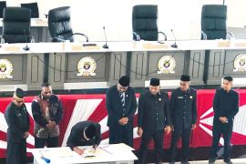 DPRK Kaimana tetapkan bupati dan wakil bupati terpilih 2025-2030