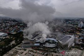 Kebakaran mal di Kendari Page 3 Small