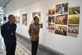 Kunjungan Menteri P2MI ke Antara Heritage Center Page 1 Small