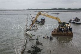 Pembongkaran pagar laut Pesisir Tarumajaya