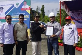 Pemkab Pasaman Barat berikan penghargaan ke perusahaan zero accident