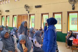 Ditsiber Polda Papua gencarkan sosialisasi penyalahgunaan media sosial