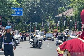 Presiden Erdogan disambut dentuman meriam hingga pasukan berkuda