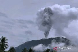Gunung Ibu masih berstatus siaga