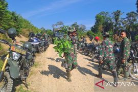 Ratusan TNI di Aceh Utara tanam 300 bibit pohon untuk wujudkan zero emisi