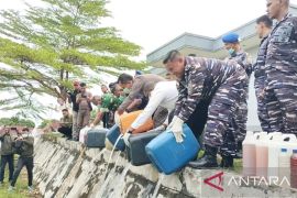 TNI AL amankan 1 ton miras selundupan di Kepulauan Aru-Maluku
