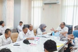 Sekda Karawang kumpulkan pejabat Dinas PUPR soal jalan rusak