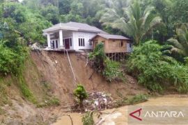 Warga Kalsel diimbau tak gali lereng rawan longsor saat musim hujan
