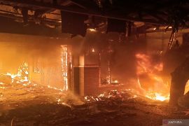 Rumah di Makasar Jaktim terbakar diduga akibat korsleting listrik mobil