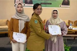 Pemilik apotek dan toko obat di Kapuas diedukasi peningkatan mutu pelayanan