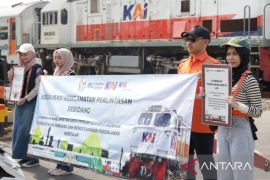 KAI Bandung gencarkan sosialisasi tidak beraktivitas di jalur kereta api