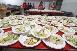 Lontong Cap Go Meh di kelenteng Kediri