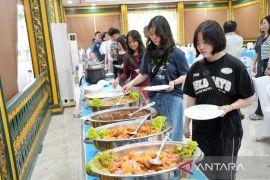 Pemkot minta 12 pelajar  Korsel bisa menikmati keluarga baru di Medan