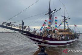 Ambapers catat 5.000 wisatawan lokal dan mancanegara naik kapal pinisi