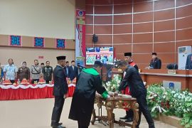 Awaluddin Paseng dilantik jadi Wakil Ketua DPRD Kolaka