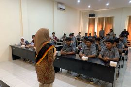 Polda Malut ajak siswa bijak bermedia sosial