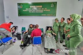Kodam Kasuari gelar donor darah dan sadaris sambut HUT Persit