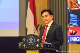 Menko Yusril meminta pegawai kerja optimal di tengah efisiensi anggaran