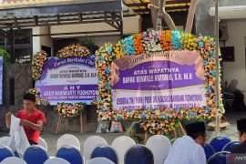 Jenazah Renville Antonio dimakamkan di TPU Keputih Surabaya