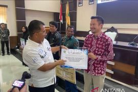 Pj Gubernur serahkan bantuan fasilitas umum ke masyarakat Berau