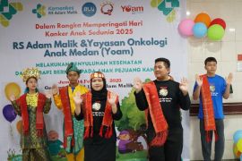 RS Adam Malik hibur anak penderita kanker peringati hari kanker  dunia
