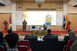 Guru besar UI paparkan peluang dan tantangan KUHP Nasional di FH Unej