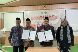 UNISLA dukung pelestarian hingga perawatan manuskrip leluhur peninggalan leluhur