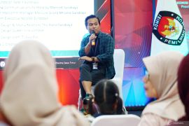 KPU Jatim dan PFI Surabaya latih "public speaking" untuk personal branding