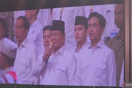 Berdiri apit Prabowo, Jokowi dan Gibran hadir di HUT Ke-17 Gerindra