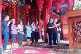 Warga Tionghoa Parakan lakukan upacara Ciswak