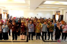 Kadis Kesehatan Gorontalo luncurkan buku "Berbagi Cerita"