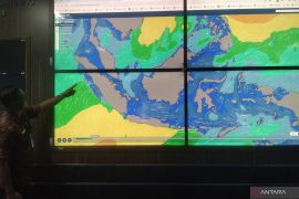 BMKG:  713 petir sambar Bali saat cuaca buruk Februari 2025