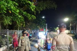 Belitung tertibkan pedagang di pinggir jalan kawasan wisata