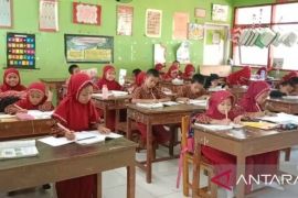 OJK Sulselbar tumbuhkan budaya menabung pada siswa