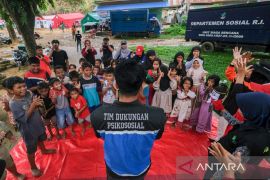 Kemensos beri layanan trauma healing anak korban kebakaran di kawasan TPA Puuwatu Kendari