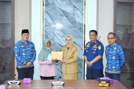 Pemerintah Kota Jambi serahkan bantuan bencana kebakaran