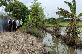 Polres Bojonegoro-DLH ambil sampel air diduga tercemar limbah