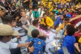 Mahasiswa Kalsel demo pemotongan anggaran belanja