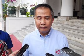 Bey Machmudin meminta lengkapi basis data para mantan Gubernur Jabar