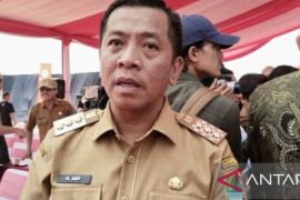 Bupati sampaikan jalan provinsi di Karawang yang rusak segera diperbaiki