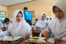 SMPN 1 Cisolok jadi sekolah pertama dapat Program MBG