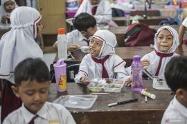 Indonesia may boost village funds for free meals program