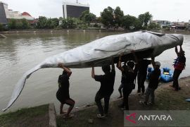 Aksi keprihatinan memburuknya kondisi Sungai Brantas akibat pencemaran