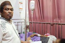Nasrul terharu PT Timah bantu pengobatan Ravael menderita tumor