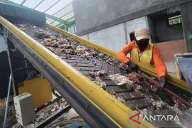 DLH Cianjur membatasi jam pembuangan sampah ke TPAS Mekarsari